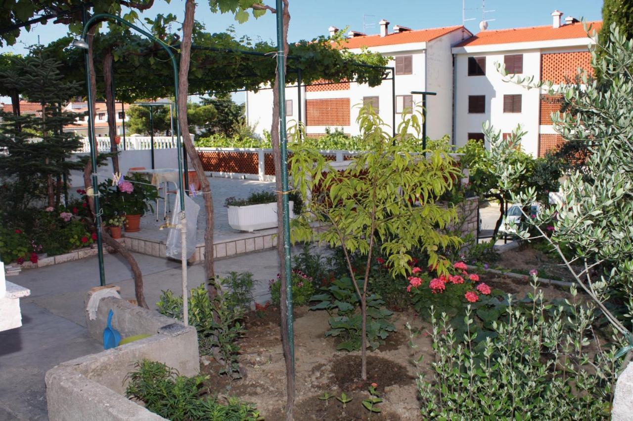 Apartments And Rooms With Parking Space Palit, Rab - 5061 Dış mekan fotoğraf