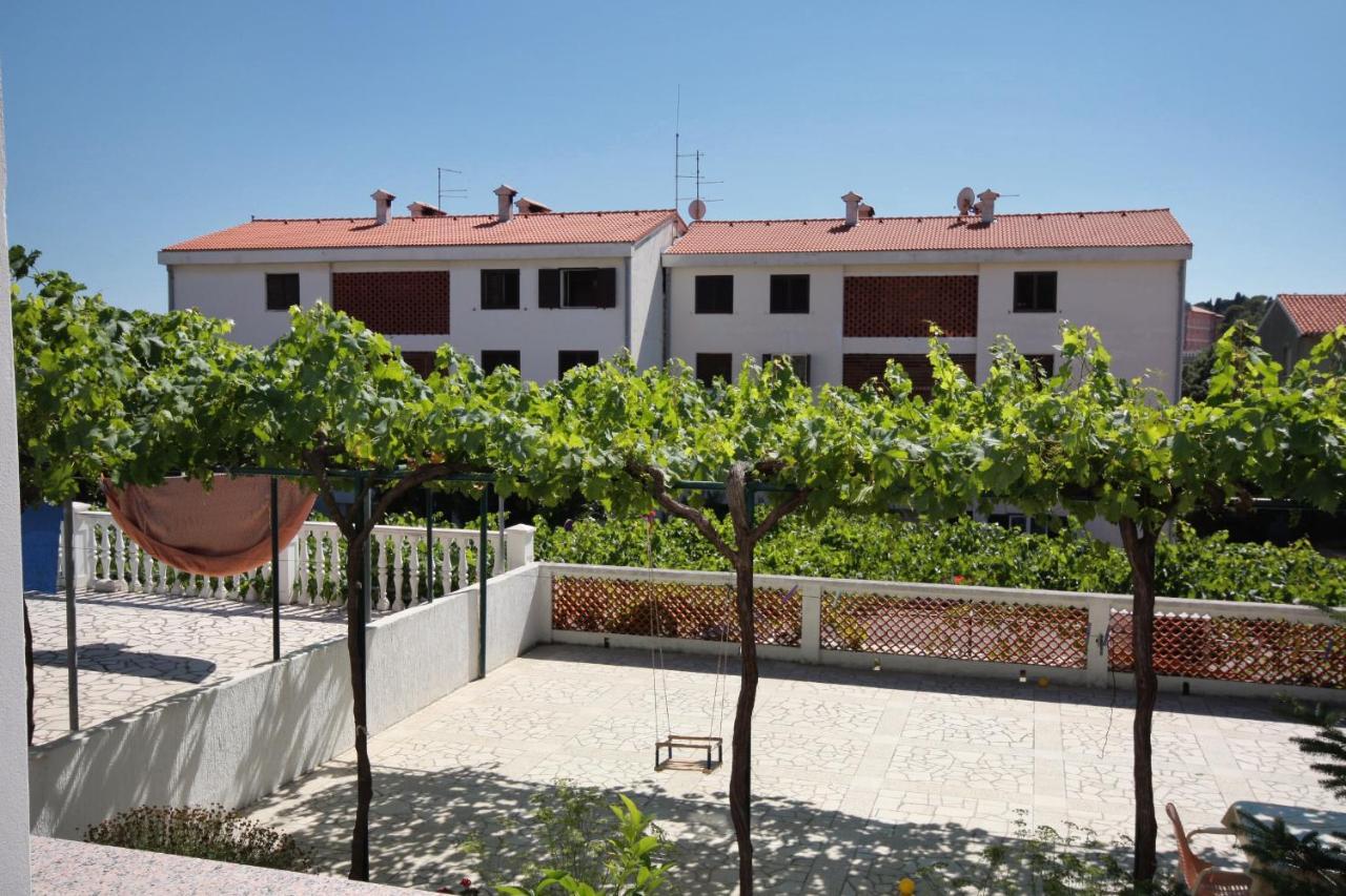 Apartments And Rooms With Parking Space Palit, Rab - 5061 Dış mekan fotoğraf